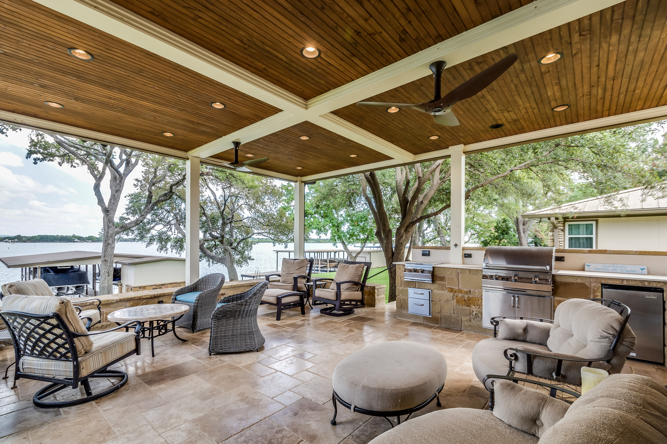 oesteoutdoors lakeside home